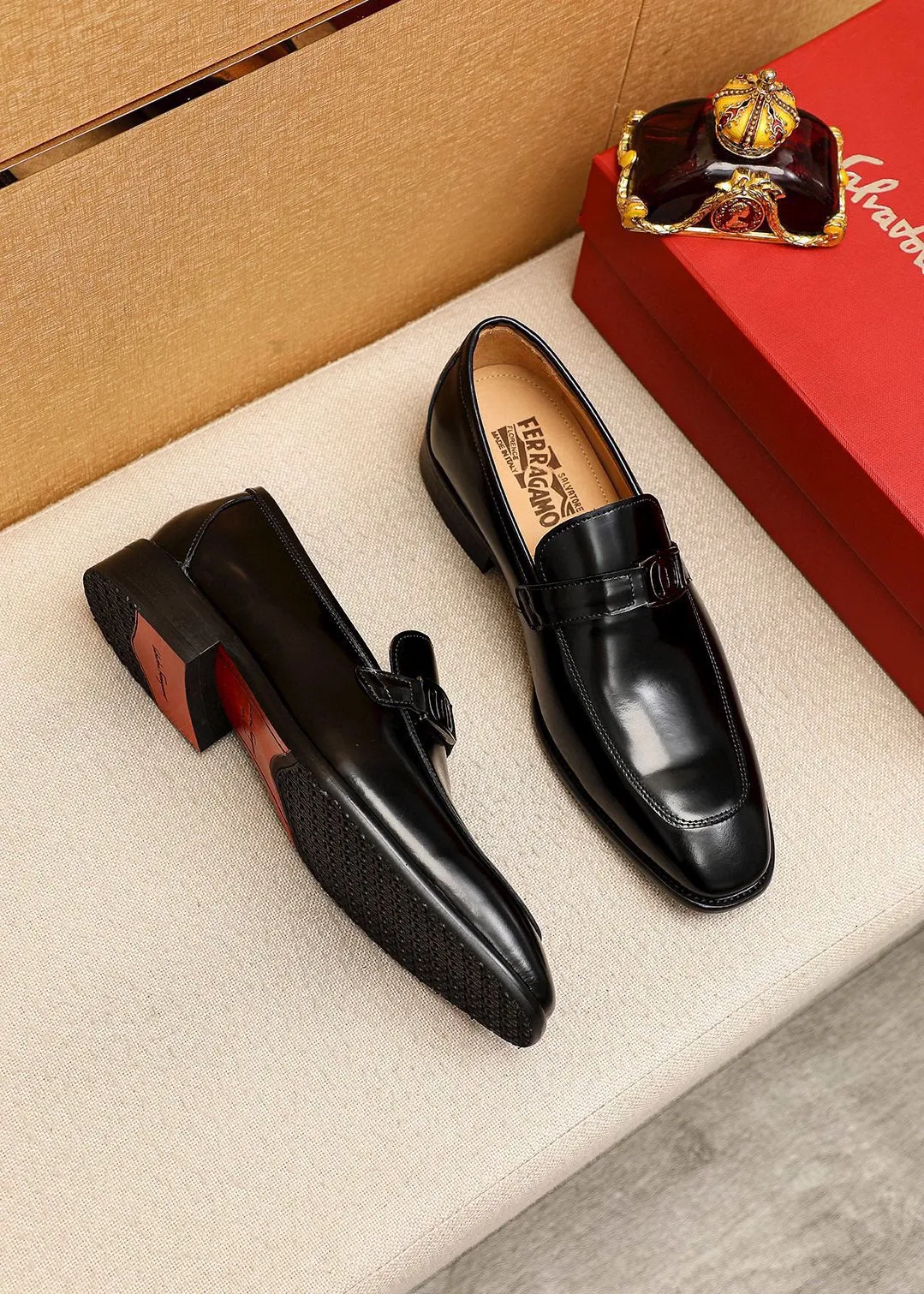 Men's shoes💰480💰 Product trademark: Ferragamo "Ferragamo" casual leather shoes Regular size: 38-44 (45🉑️customized) Product materials: Selected imported first-layer open-edge beaded calfskin upper + original hardware buckle, imported water-dyed cowhide leather lining. Strong three-dimensional visual effect, combined outsole Color: 1⃣️color optional